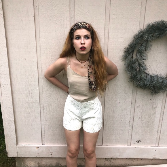 scalloped front panel shorts - Picture 3 of 3